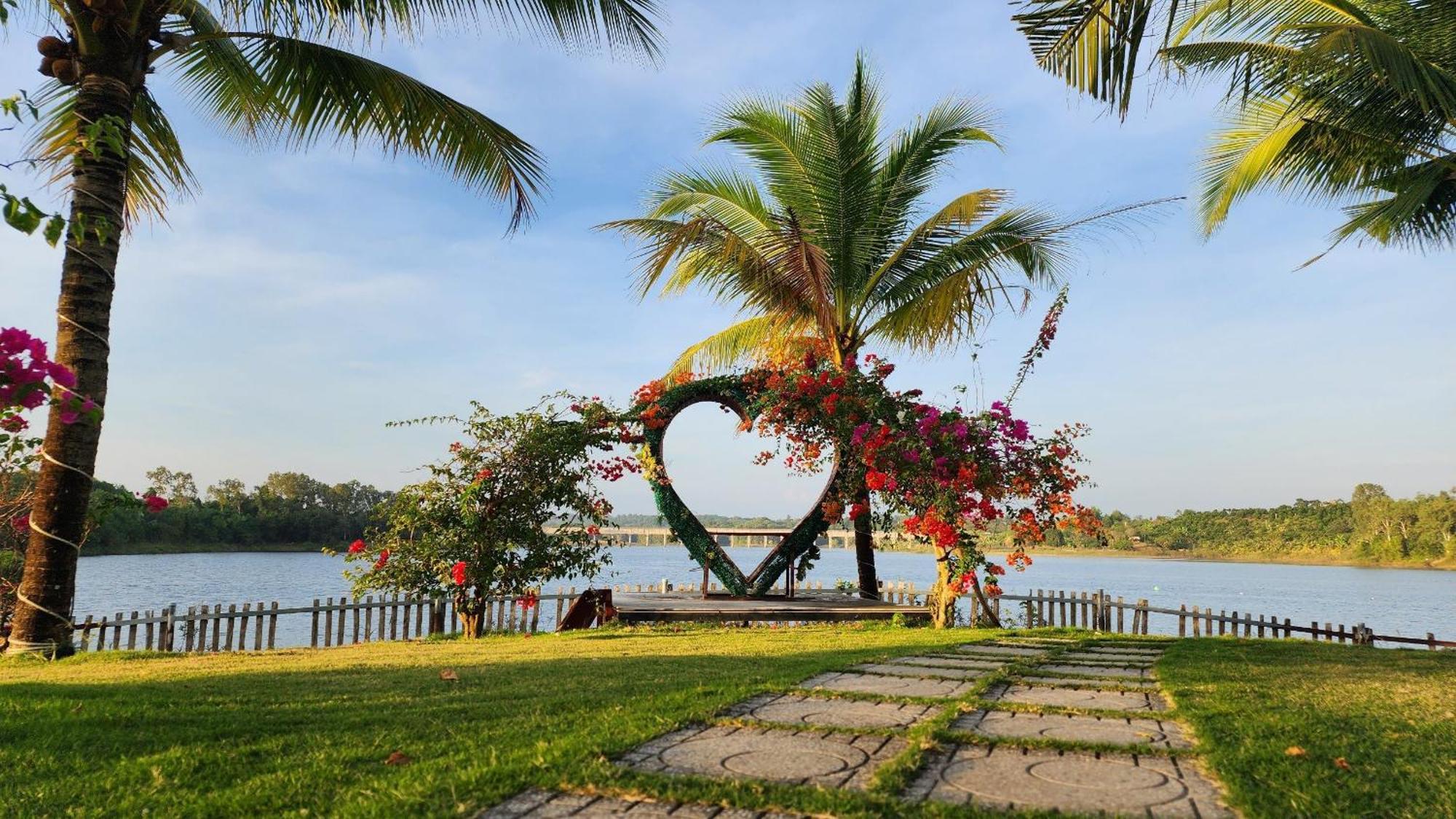 Dat Rong Dinh Gia Trang Ba Ria Luaran gambar